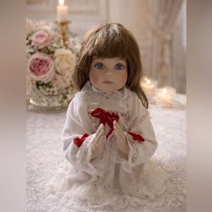 Vintage Porcelain Prayer Doll 1991 collection"A
Christmas Prayer"